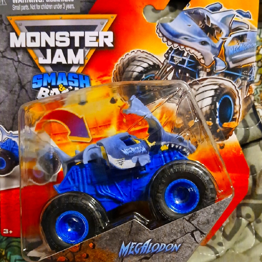 Megalodon Blue Toy Truck Monster Jam Series 01 Smash & Bash 1/64